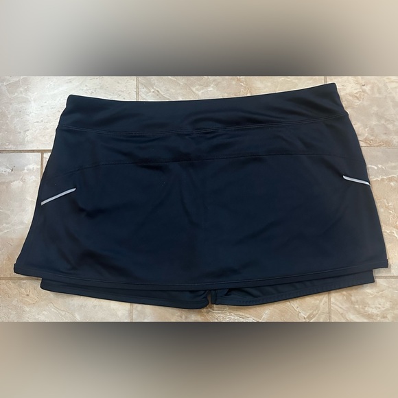 Under Armour Heat Gear black Skort size large - Picture 2 of 4